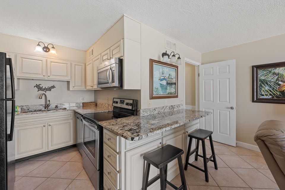 Condo, 1 King Bed with Sofa bed (The Summit 820) | Private kitchen | Oven, stovetop, dishwasher, toaster