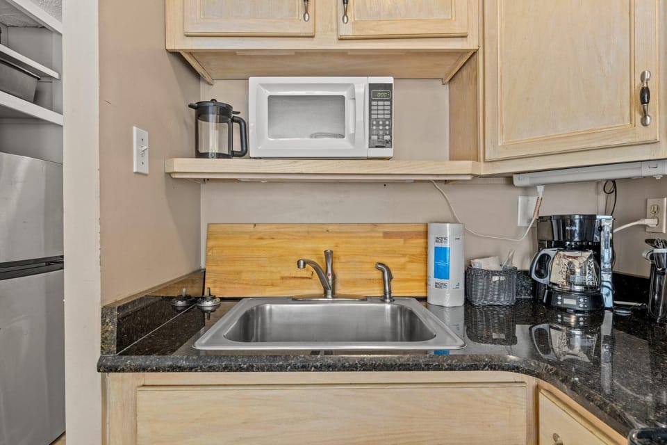 Studio, 2 Queen Beds (Top Of The Gulf 111 ) | Private kitchen | Oven, toaster