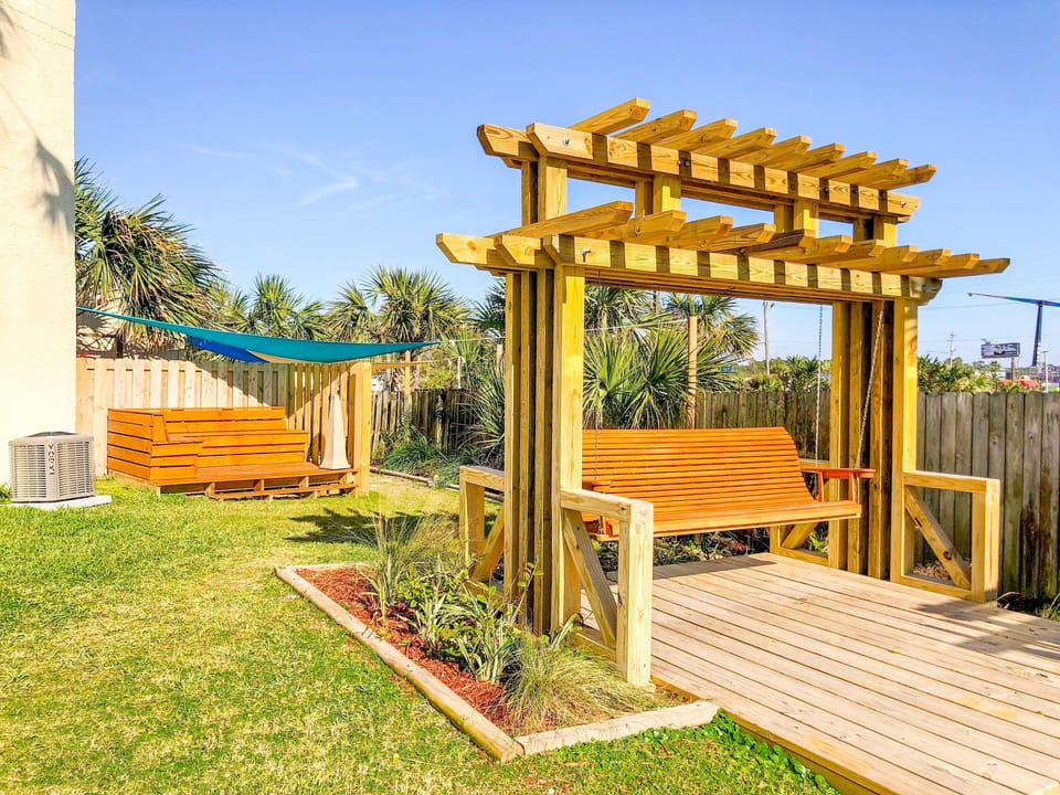 Studio, 2 Queen Beds (Top Of The Gulf 111 ) | Property grounds
