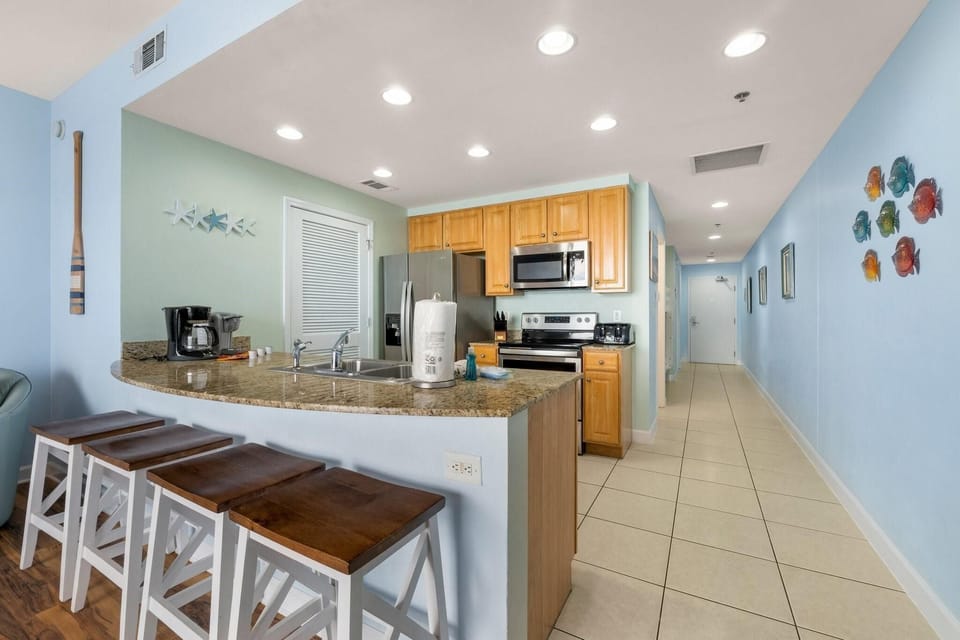 Condo, 1 King Bed with Sofa bed (Splash 804E) | Private kitchen | Stovetop, toaster