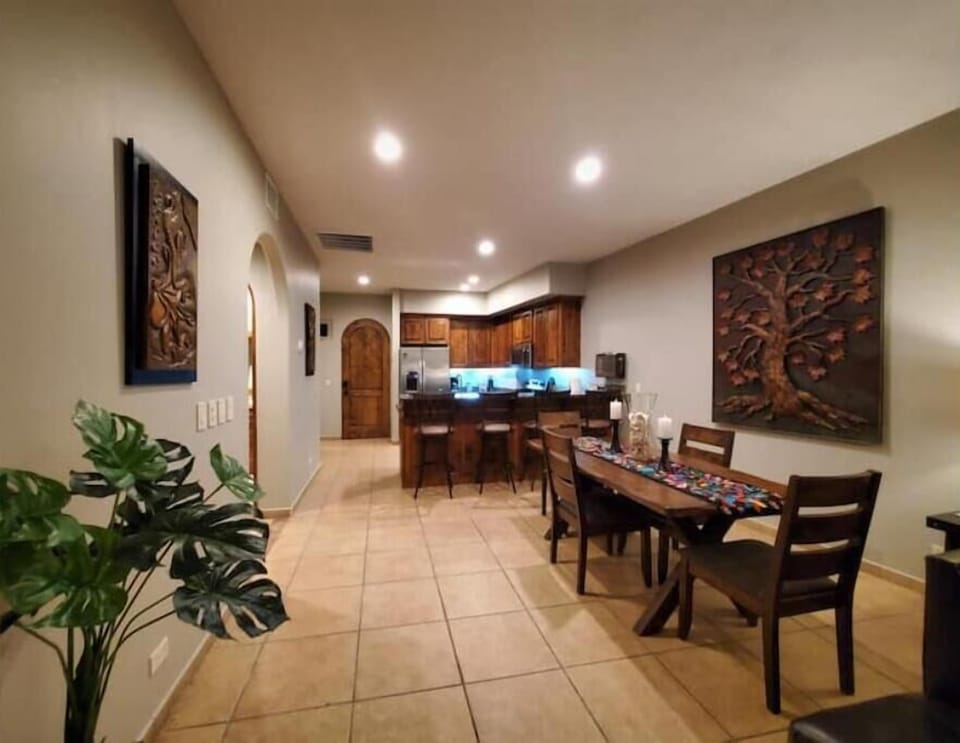 Beautiful, spacious dining room and kitchen