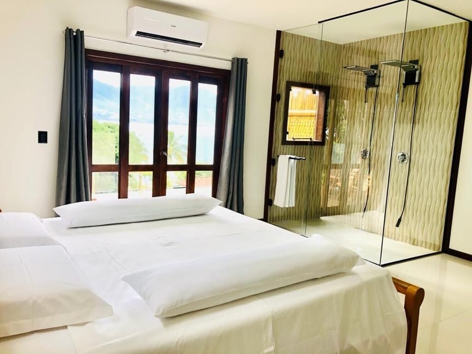 Honeymoon Studio Suite, 1 King Bed, Air conditioning, Sea View | Premium bedding, Select Comfort beds, individually decorated
