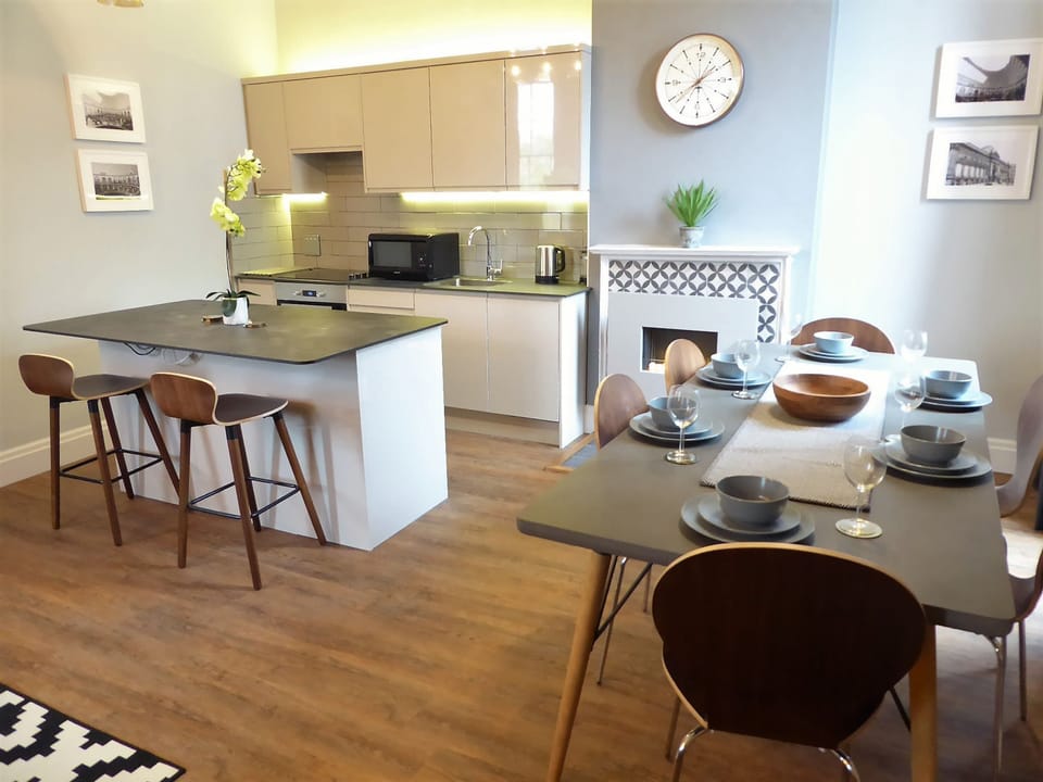 House | 1 bedroom, desk, soundproofing, iron/ironing board