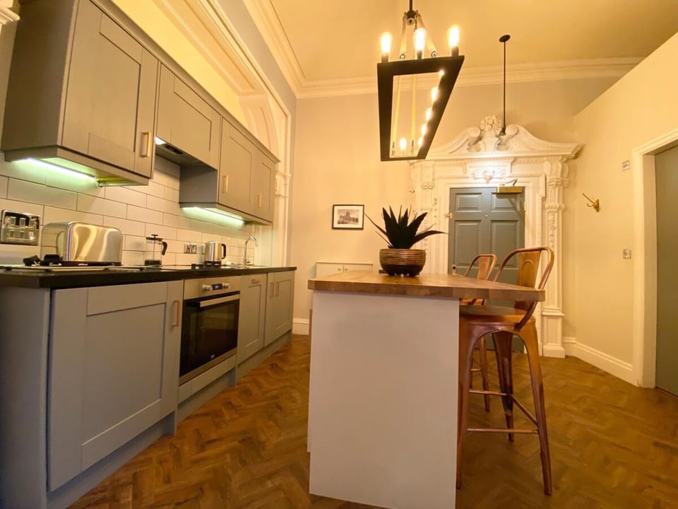 House | 1 bedroom, desk, soundproofing, iron/ironing board