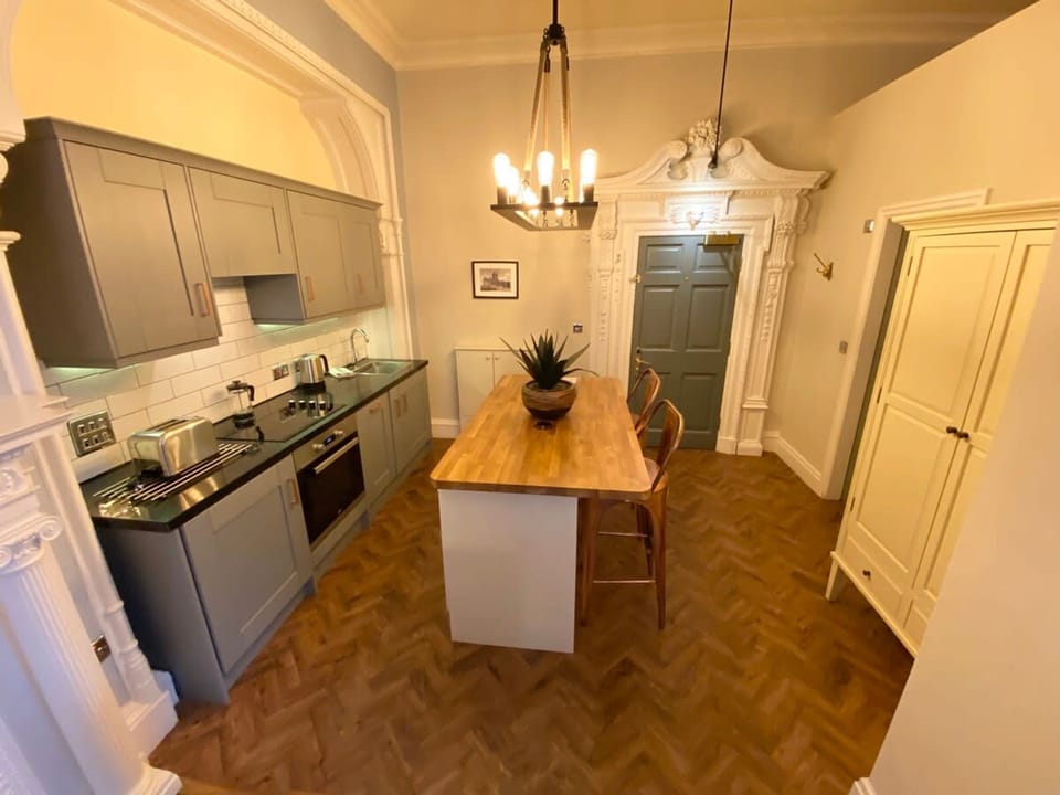House | 1 bedroom, desk, soundproofing, iron/ironing board