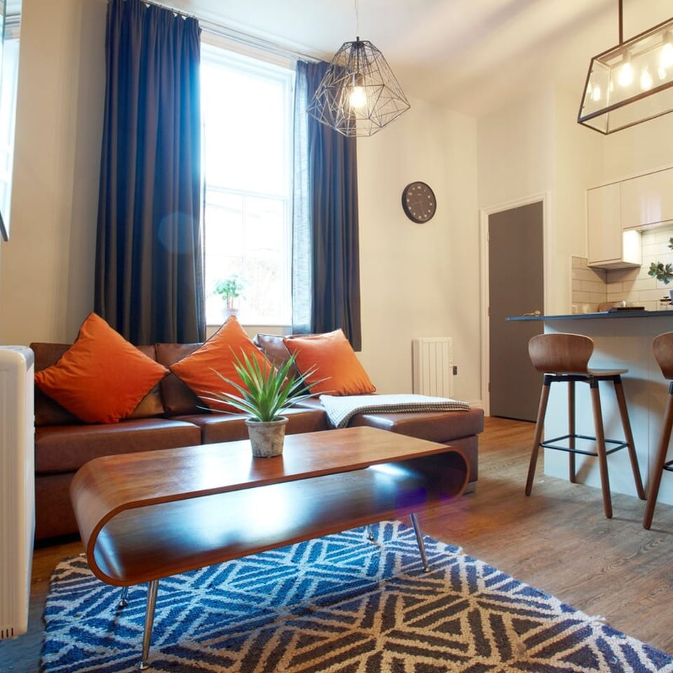 House | 1 bedroom, desk, iron/ironing board
