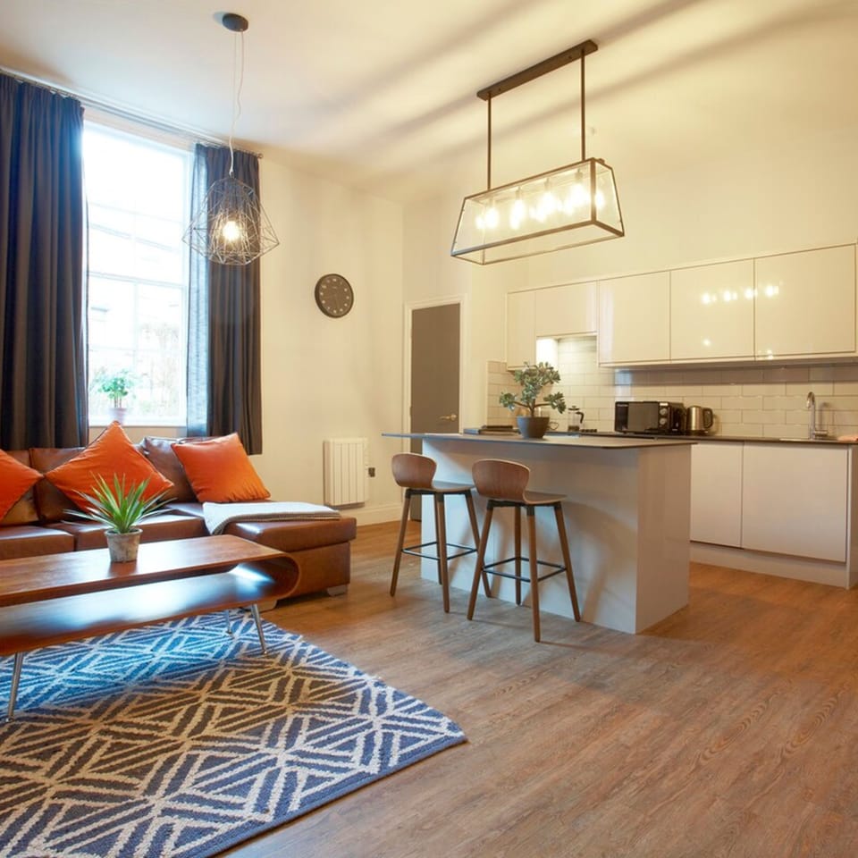 House | 1 bedroom, desk, iron/ironing board