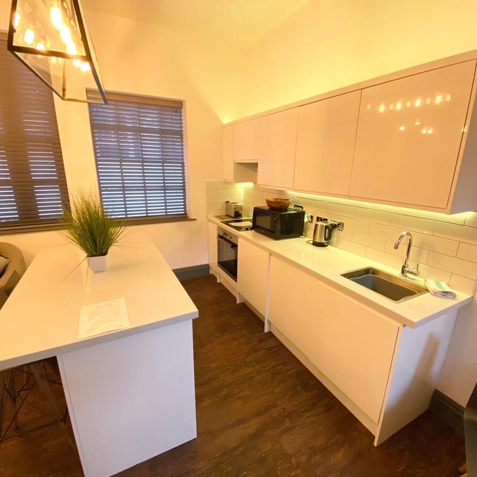 House | 1 bedroom, desk, iron/ironing board