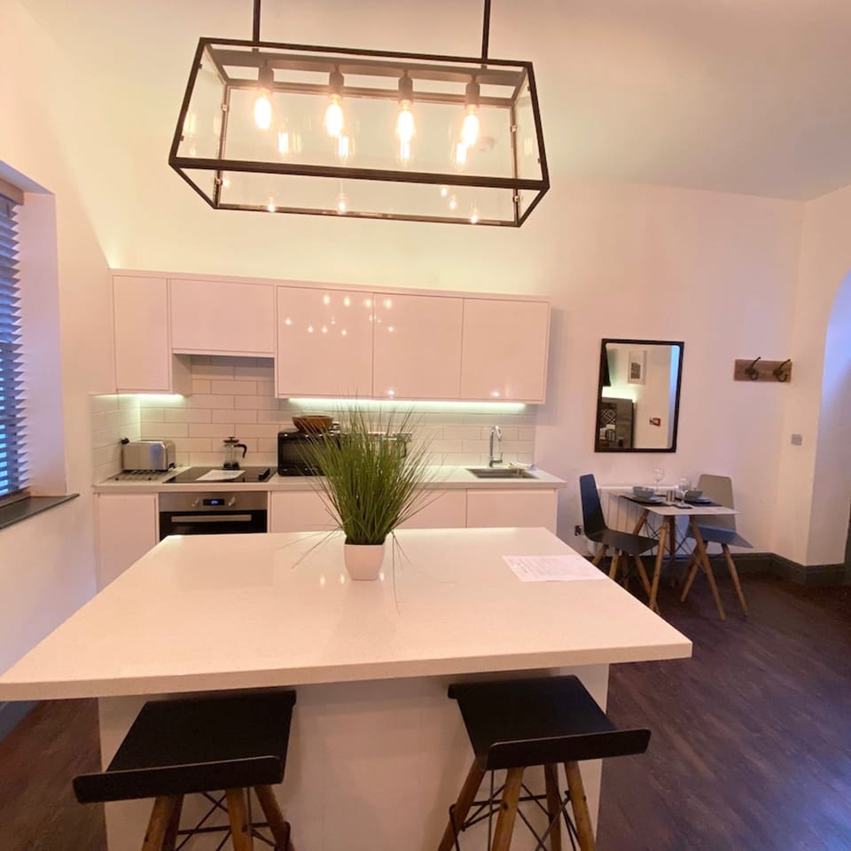 House | 1 bedroom, desk, iron/ironing board