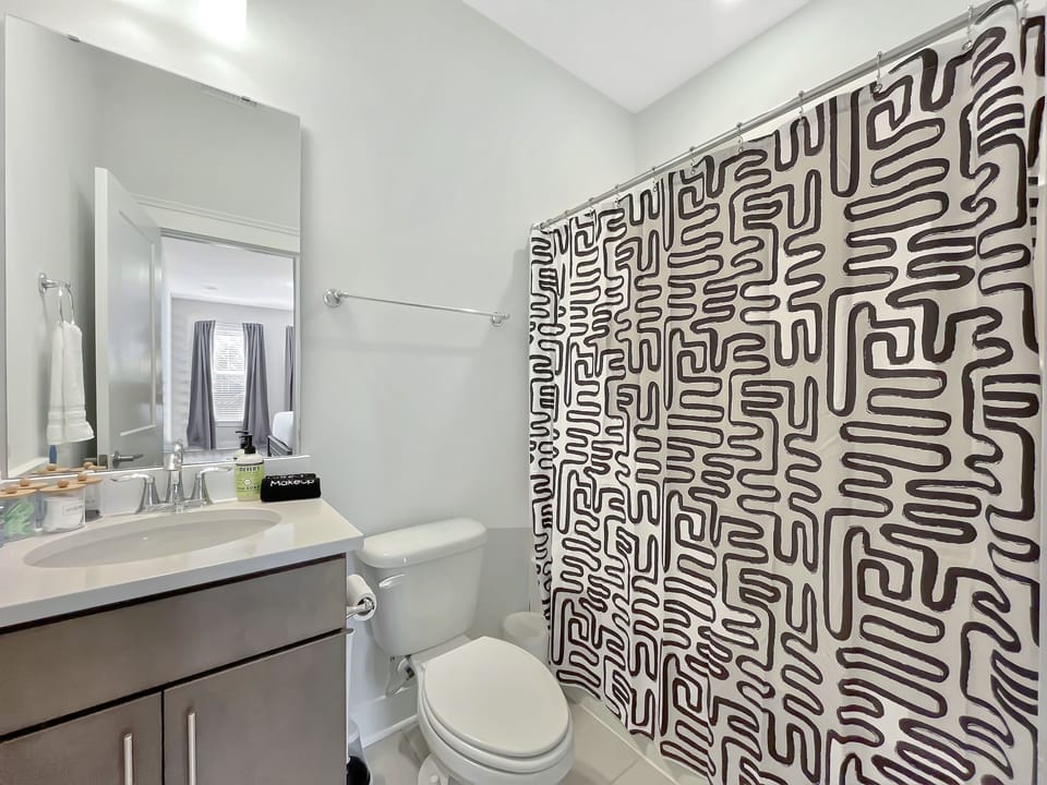 Each bedroom features an ensuite bathroom. 