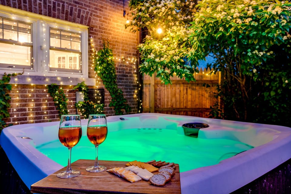 Outdoor spa tub
