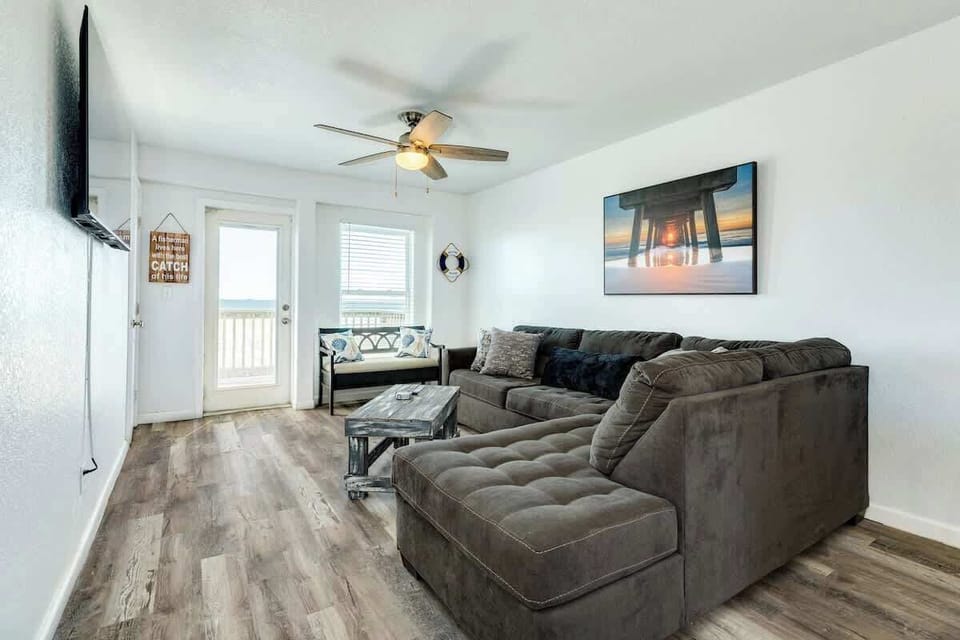 Living Area w/ Smart TV