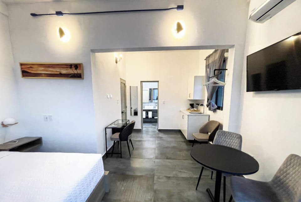 Deluxe Studio | In-room safe, free WiFi, bed sheets
