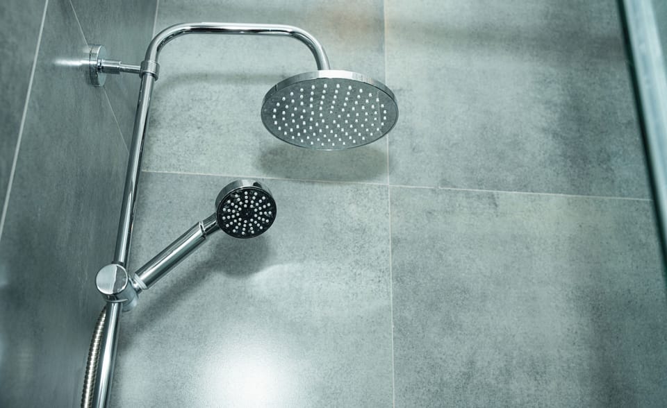 Classic Double Room | Bathroom | Shower, hair dryer, towels