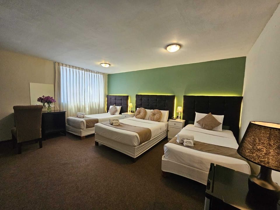 Business Triple Room | Desk, free WiFi