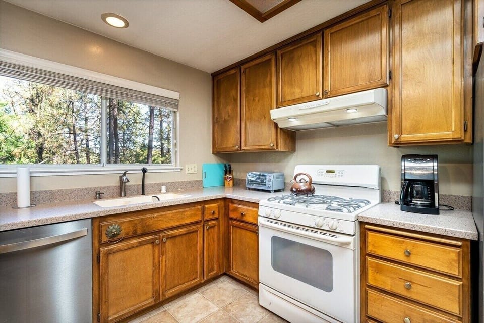 Gas oven and stovetop 