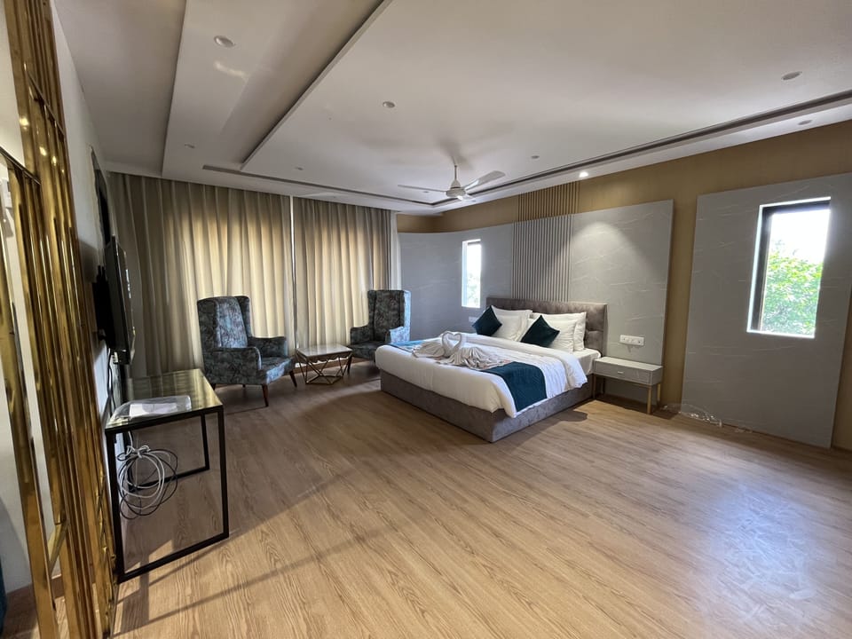 Family Suite | 1 bedroom, Egyptian cotton sheets, premium bedding, laptop workspace