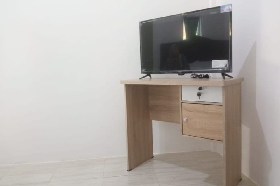 Standard Twin Room | Television