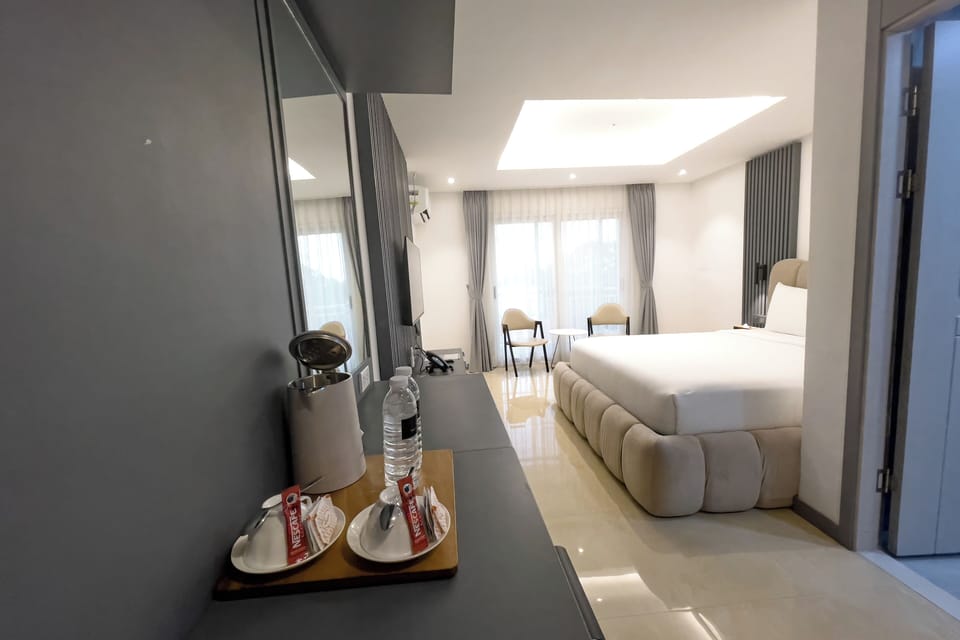 Deluxe Room, 1 King Bed | Premium bedding, down comforters, desk, soundproofing