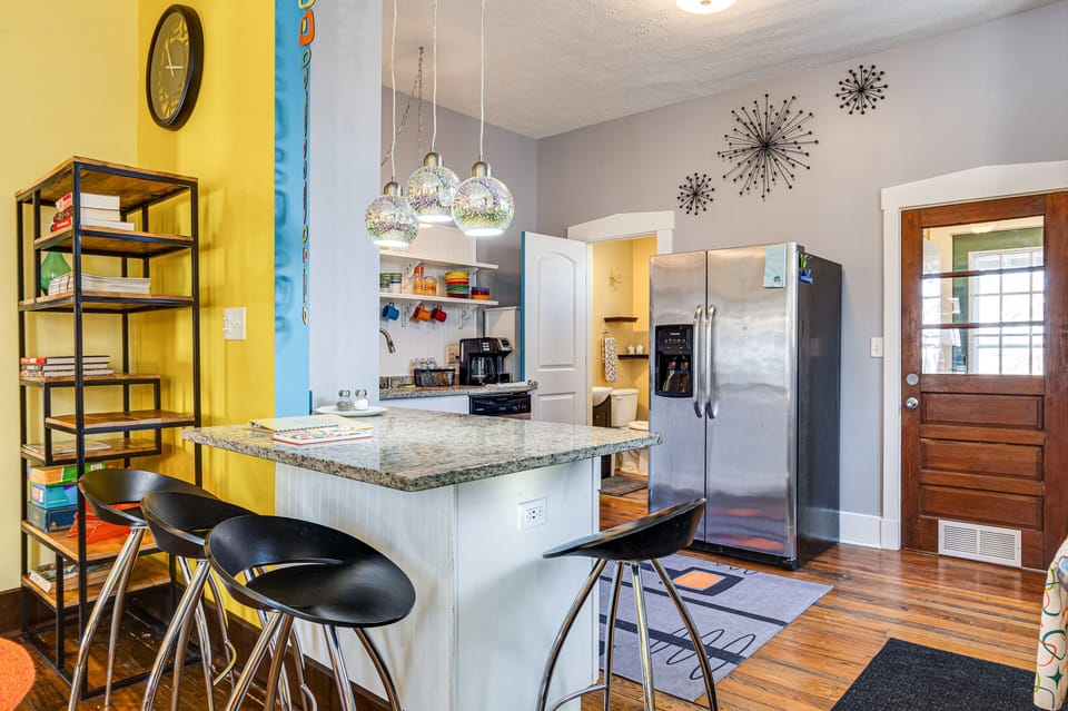 Kitchen | Dishwasher | Bar Seating