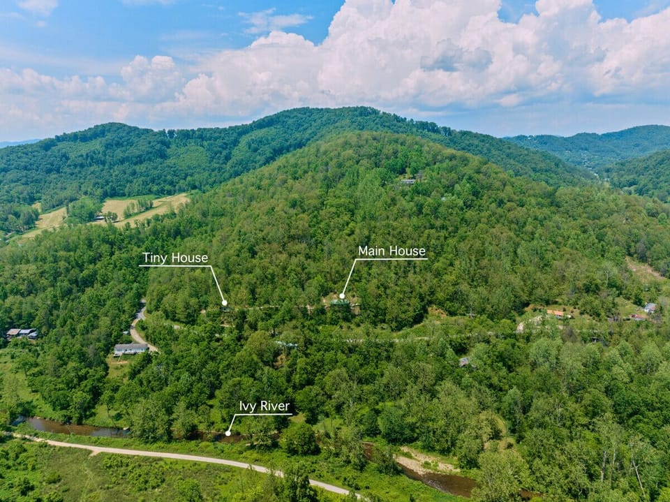 The Home Does Have A Tiny Home That You Will Pass On Your Way Up The Driveway. The Homes Are Very Much Seperate And Out Of The Way  Giving You All The Privacy In The World!