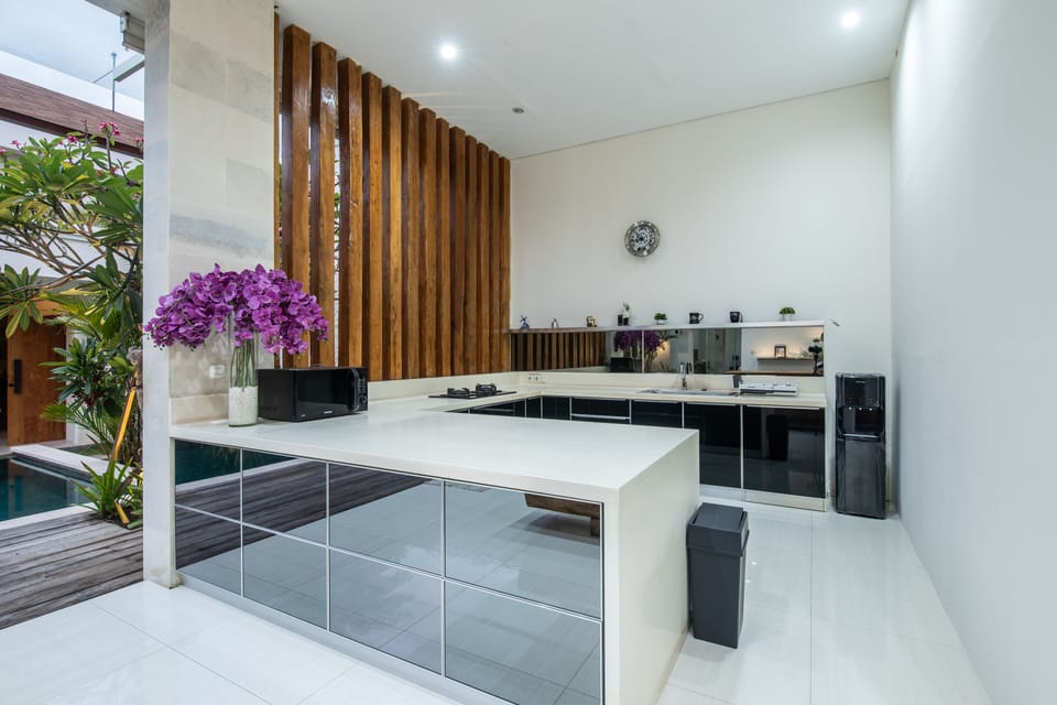 Family Villa | Private kitchen | Full-size fridge, oven, toaster oven, cookware/dishes/utensils