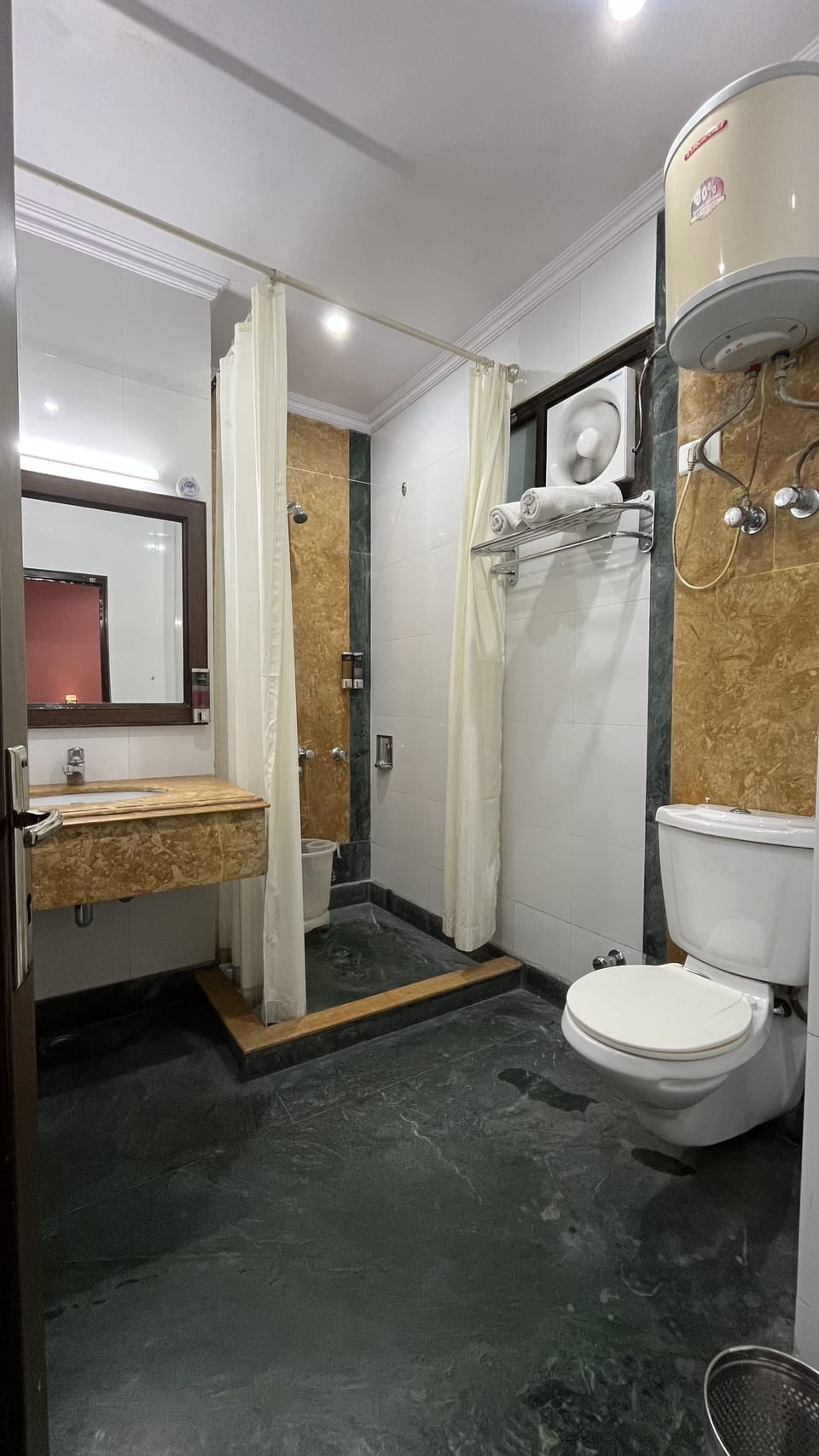 Deluxe Room | Bathroom | Hair dryer, slippers