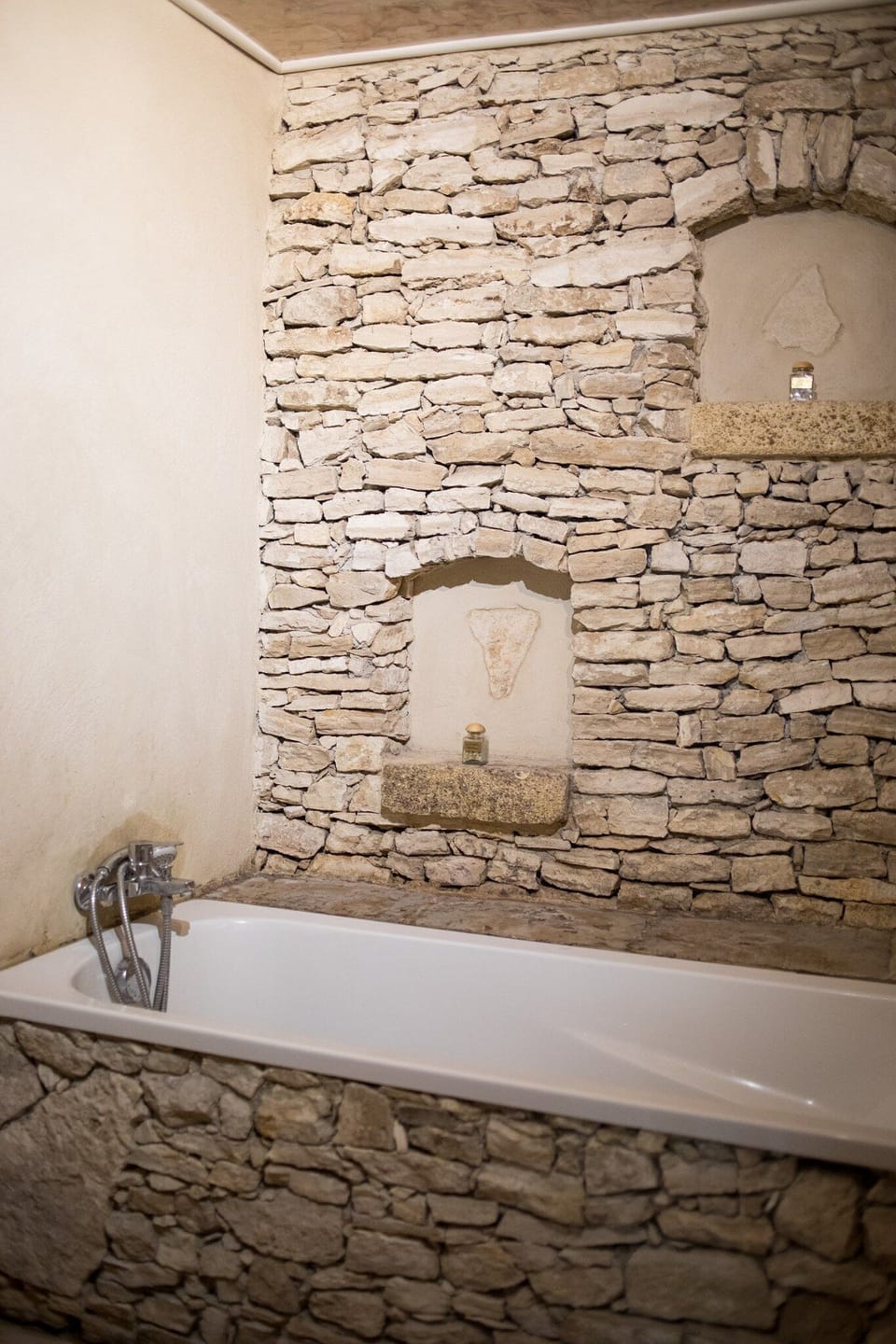 Deluxe Suite | Bathroom | Free toiletries, hair dryer