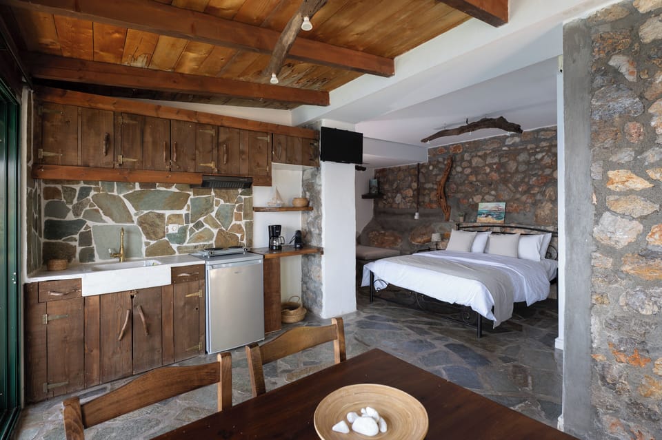 Junior Suite, Sea View | Private kitchen | Coffee/tea maker, mini-fridge, electric kettle, toaster