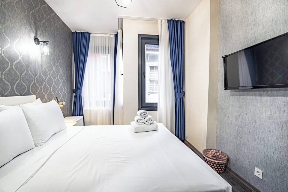 Room, 1 Bedroom, Terrace, City View | 1 bedroom