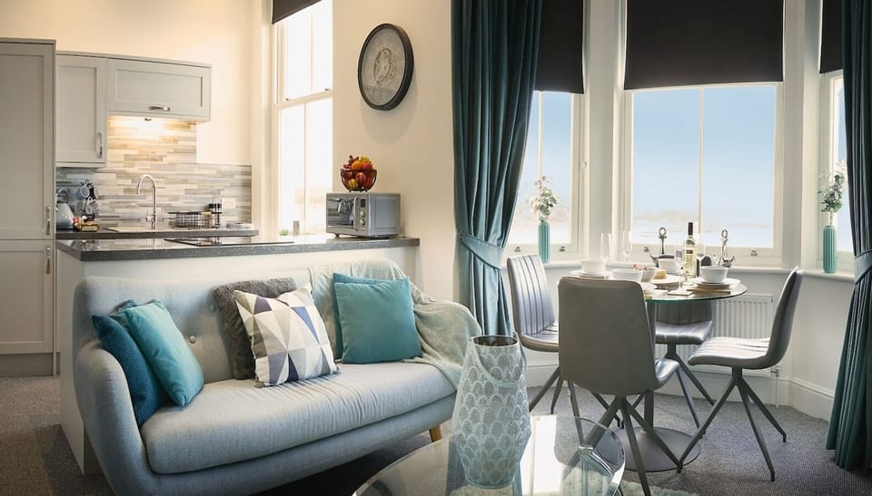 Living room stunning sea views.