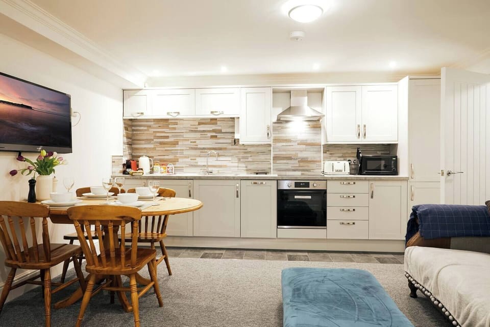 The proximity of the dining area to the kitchen made mealtime a breeze! Whether whipping up a gourmet feast or indulging in local delicacies, our family savored every moment together.
