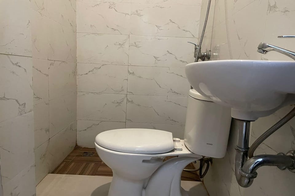 Shower, rainfall showerhead, towels