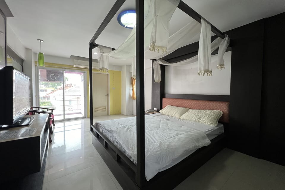 Standard Room | Desk, free WiFi, bed sheets