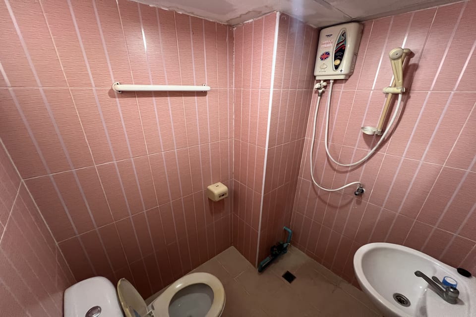Standard Room | Bathroom | Shower, rainfall showerhead, free toiletries, bidet