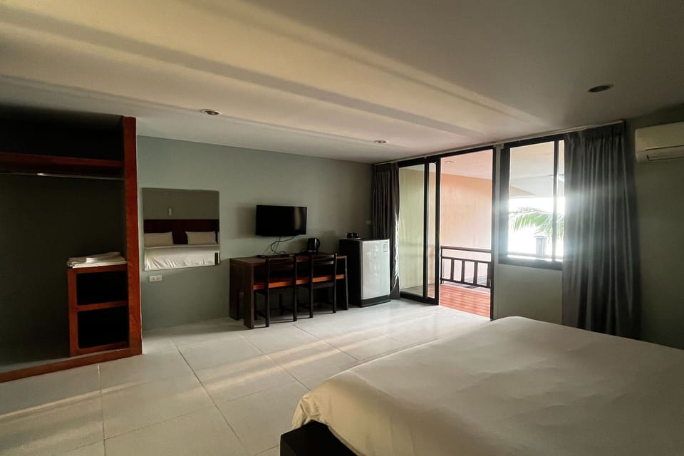 Standard Double Room, Sea View | Desk, blackout drapes, WiFi (free), bed sheets