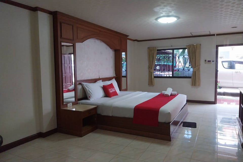 Desk, blackout drapes, WiFi (free), bed sheets