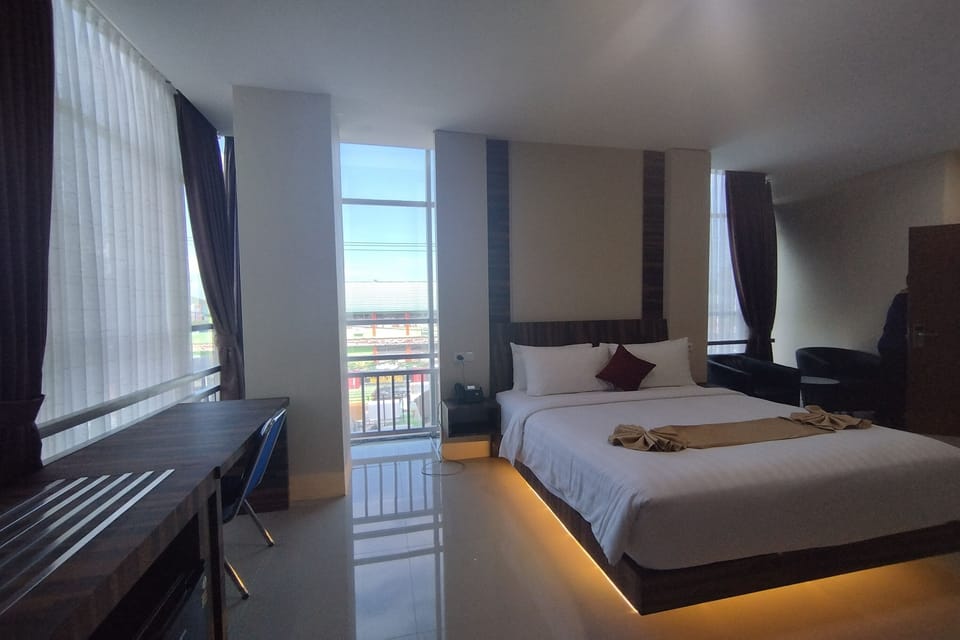 Deluxe Double Room | Minibar, in-room safe, desk, WiFi (free)