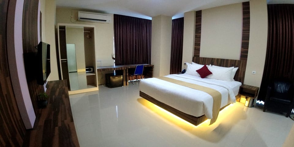 Deluxe Double Room | Minibar, in-room safe, desk, WiFi (free)