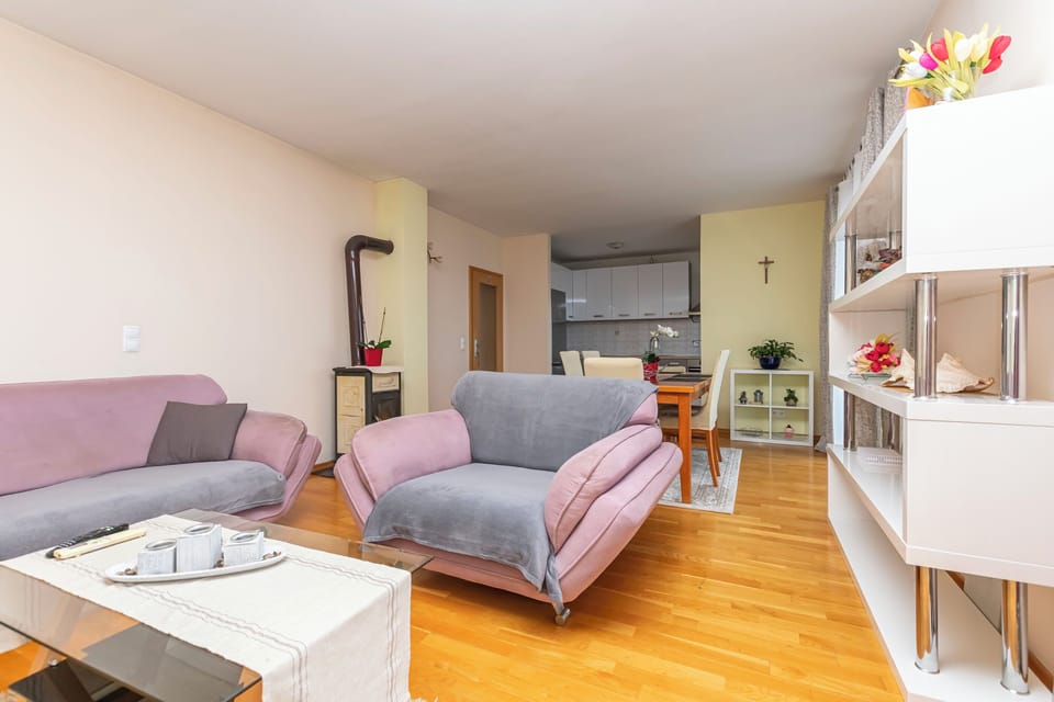 Apartment (A1) | Living room | TV