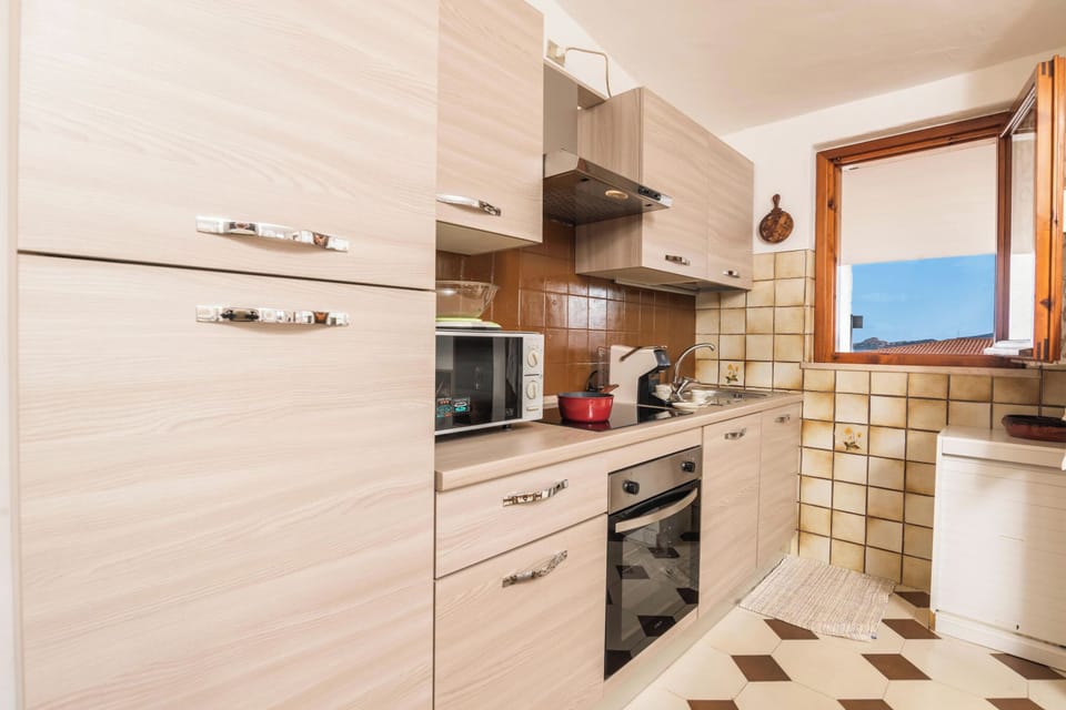 Family Apartment, Multiple Bedrooms (La Lampara House) | Private kitchen | Fridge, microwave, oven, stovetop
