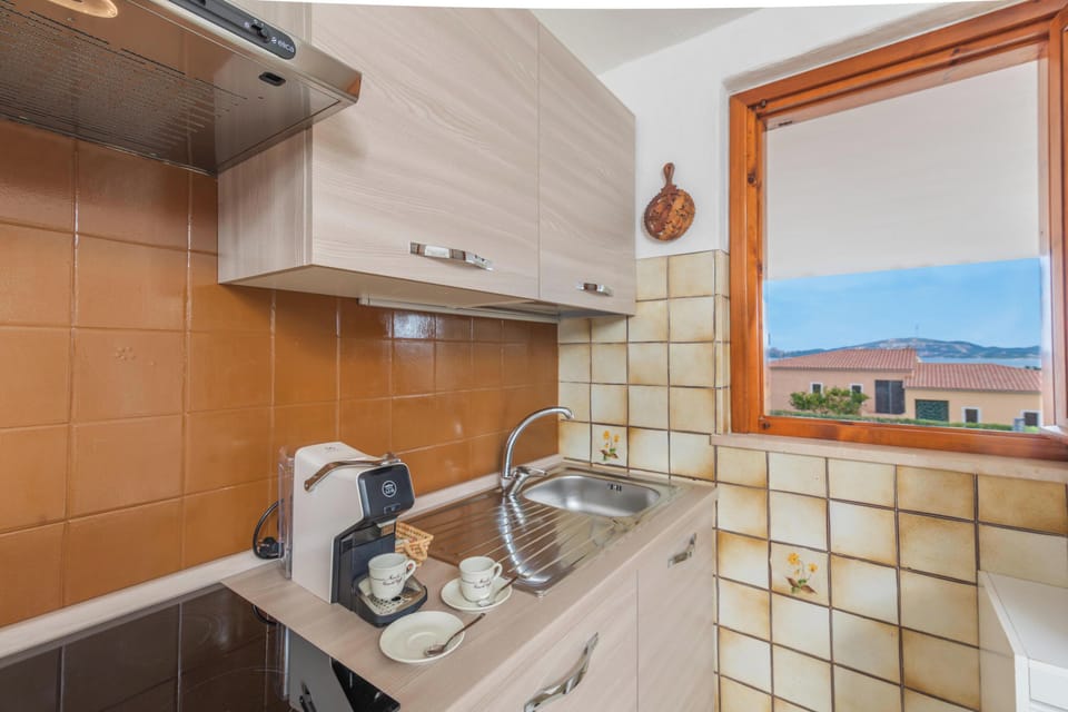 Family Apartment, Multiple Bedrooms (La Lampara House) | Private kitchen | Fridge, microwave, oven, stovetop