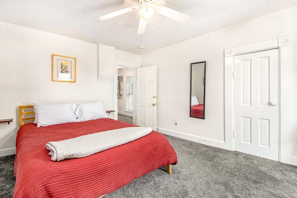 Upstairs bedoom with Queen bed