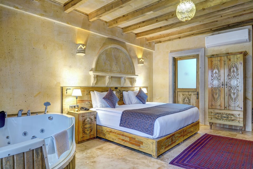 Deluxe Suite | Egyptian cotton sheets, premium bedding, Select Comfort beds, minibar