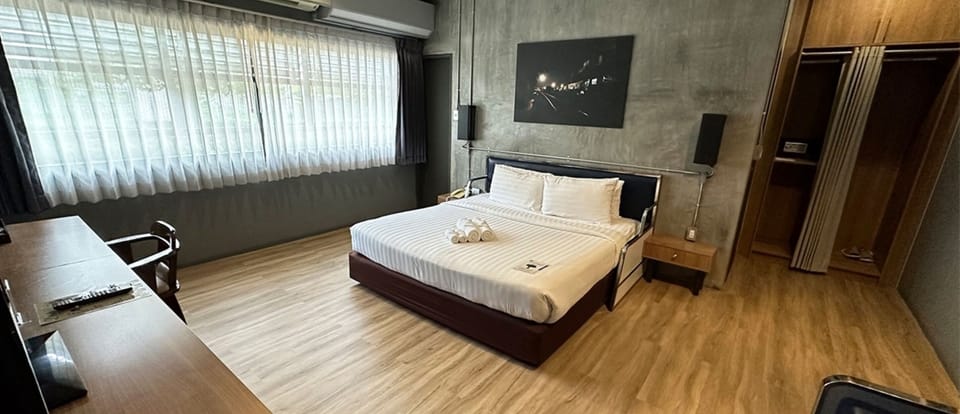 Deluxe Double Room | Premium bedding, minibar, in-room safe, desk