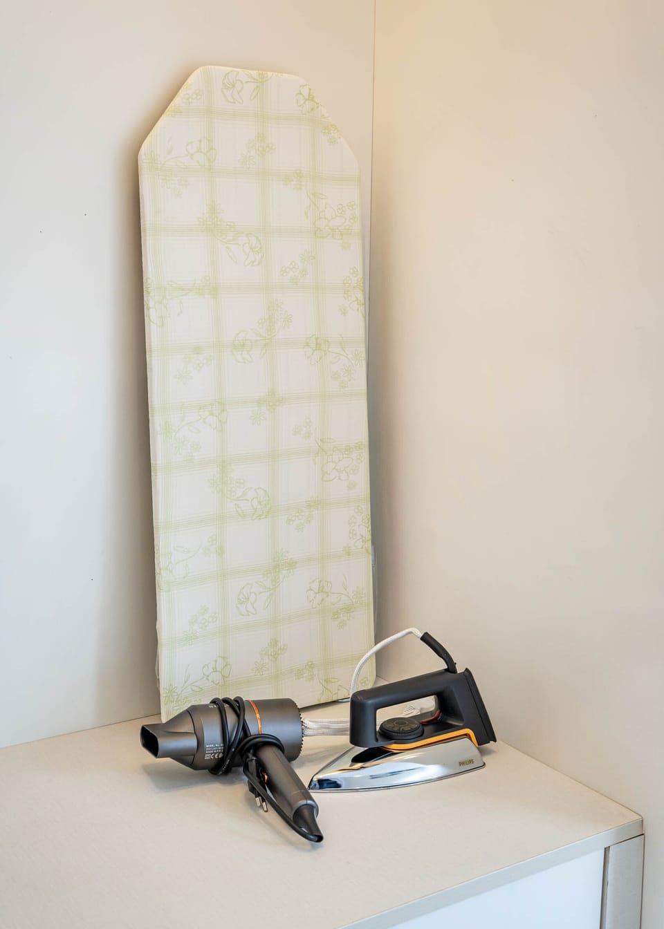 Iron/ironing board