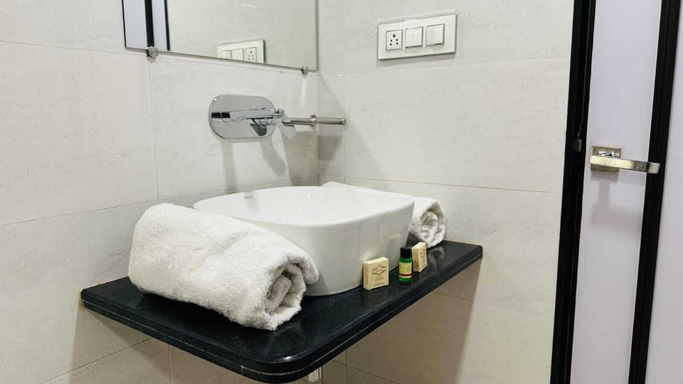Superior A/C Room | Bathroom | Free toiletries