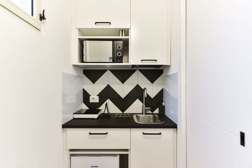 Fridge, microwave, stovetop, cookware/dishes/utensils