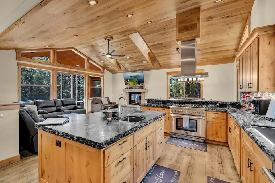 House, 5 Bedrooms | Private kitchen
