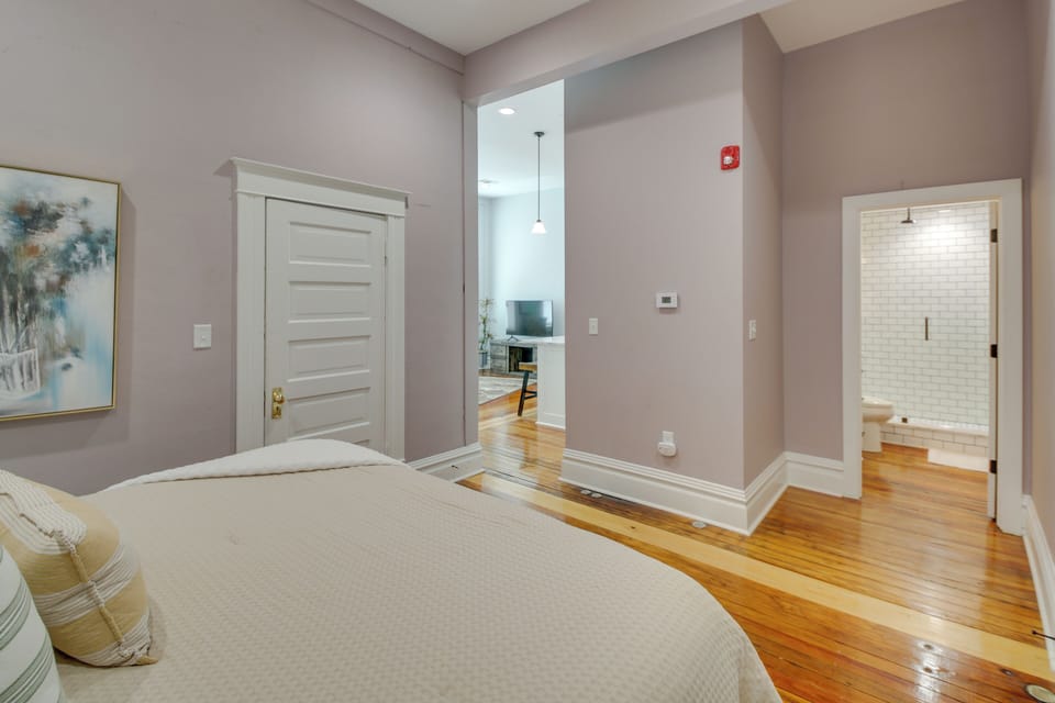 Condo in Downtown Hot Springs Near Bathhouse Row! Apartment in Hot Springs